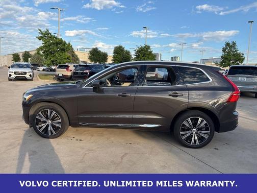 Platinum Gray Metallic 2023 Volvo XC60 B5 Ultimate Bright Theme