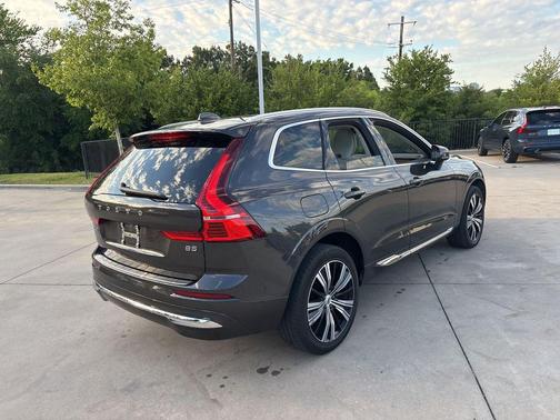 2023 Volvo XC60 B5 Ultimate Bright Theme