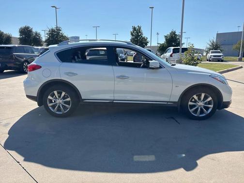 2017 INFINITI QX50 Base