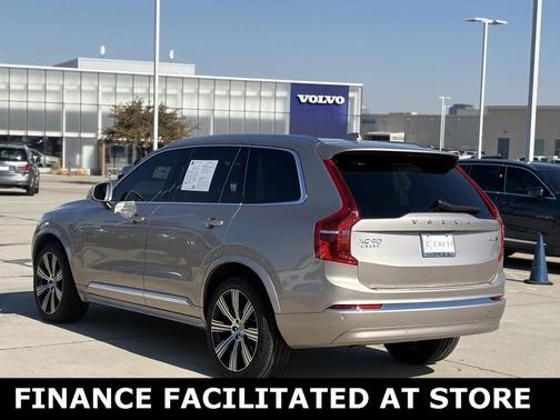 2024 Volvo XC90 B6 Plus Bright Theme