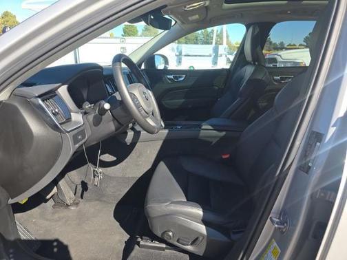 2025 Volvo XC60 B5 AWD