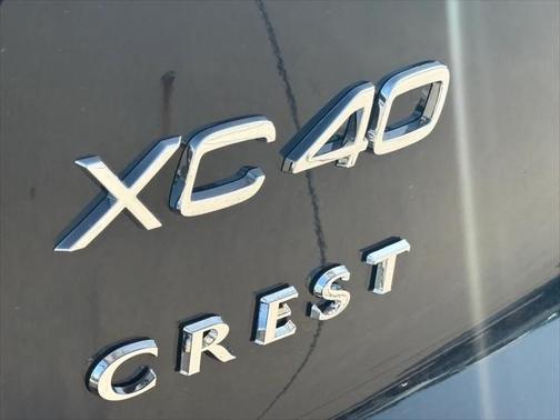 2025 Volvo XC40 B5 Ultra Bright Theme
