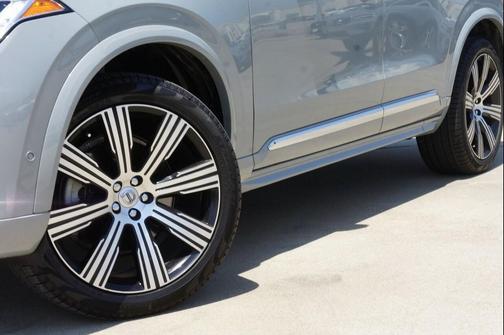 2025 Volvo XC90 B6 Plus 6-Seater
