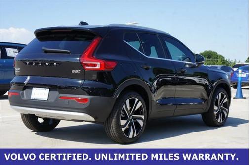2025 Volvo XC40 B5 Plus Bright Theme