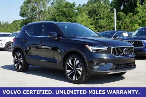 2025 Volvo XC40 B5 Plus Bright Theme