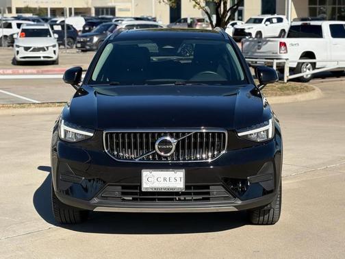 2025 Volvo XC40 B5 AWD