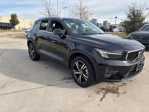 2025 Volvo XC40 B5 AWD