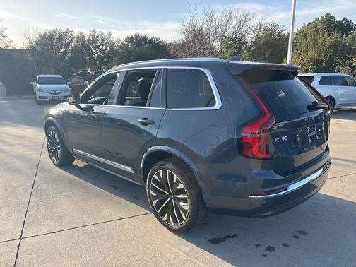 2025 Volvo XC90 B6 Plus 7-Seater