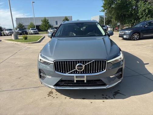 2023 Volvo XC60 B5 Ultimate Bright Theme