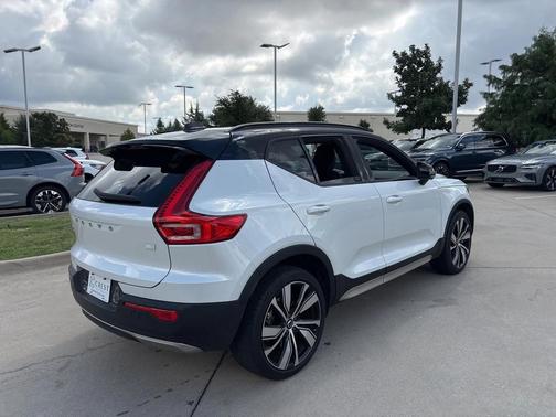 2021 Volvo XC40 Recharge Pure Electric P8