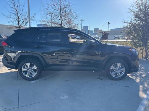 2025 Toyota RAV4 Hybrid LE