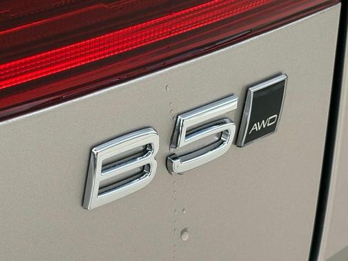 Bright Dusk 2026 Volvo XC60 B5 Plus