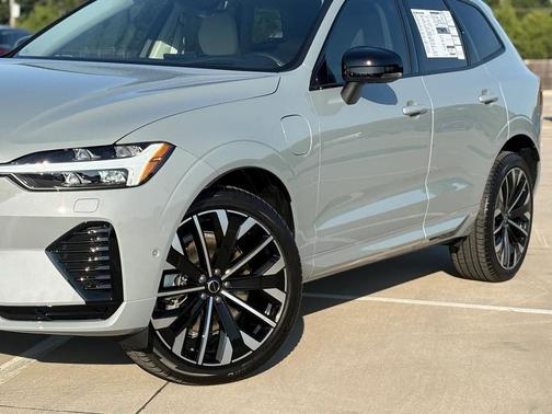 2026 Volvo XC60 Plug-In Hybrid T8 Ultra