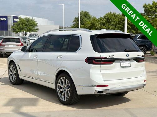 Mineral White Metallic 2025 BMW X7 xDrive40i