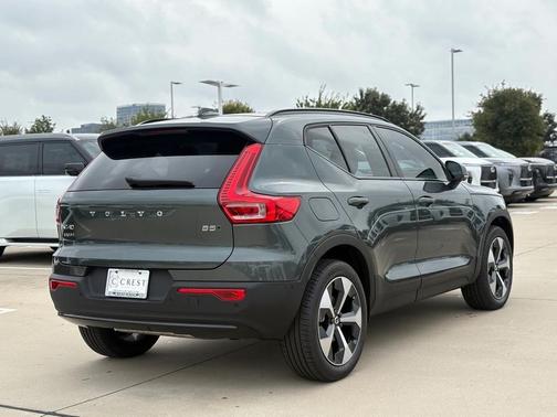 2026 Volvo XC40 B5 Plus