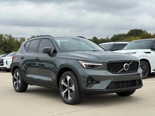 2026 Volvo XC40 Plus, B5 AWD Gas (mild hybrid), Dark