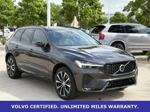 Platinum Gray Metallic 2023 Volvo XC60 B5 Plus Dark Theme