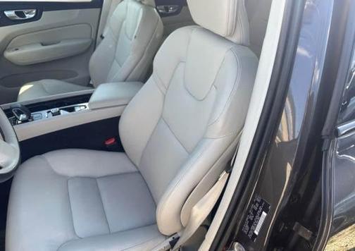 Platinum Gray Metallic 2023 Volvo XC60 B5 Plus Dark Theme