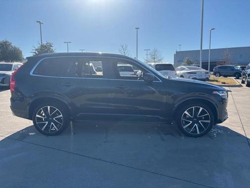 2021 Volvo XC90 T6 Momentum