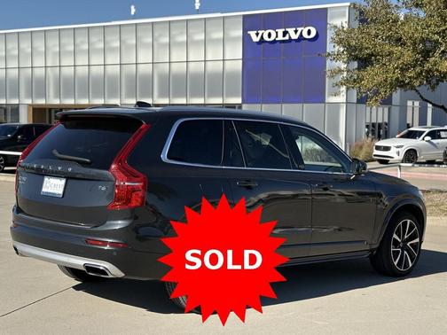 2021 Volvo XC90 T6 Momentum