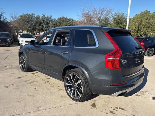 2021 Volvo XC90 T6 Momentum