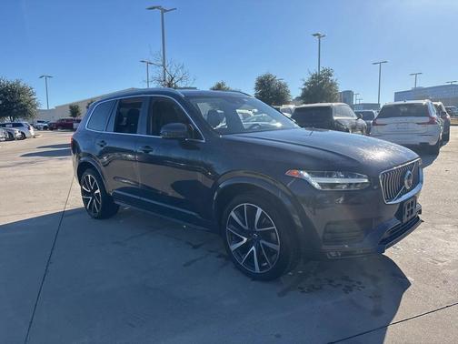 2021 Volvo XC90 T6 Momentum