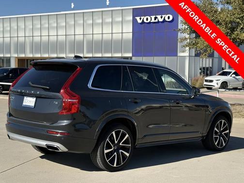 2021 Volvo XC90 T6 Momentum