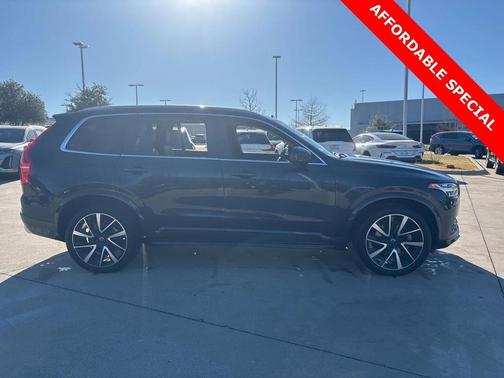2021 Volvo XC90 T6 Momentum