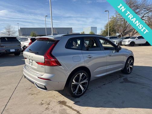 2023 Volvo XC60 B5 Ultimate Dark Theme