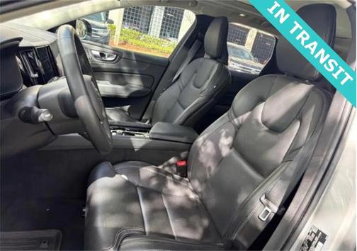 2023 Volvo XC60 B5 Ultimate Dark Theme