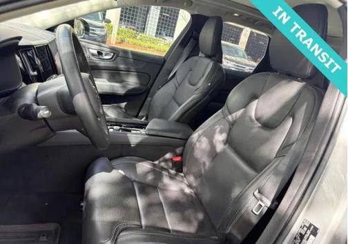 2023 Volvo XC60 B5 Ultimate Dark Theme