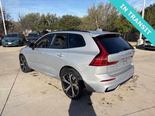 2023 Volvo XC60 B5 Ultimate Dark Theme