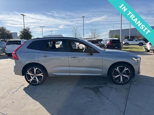 2023 Volvo XC60 B5 Ultimate Dark Theme