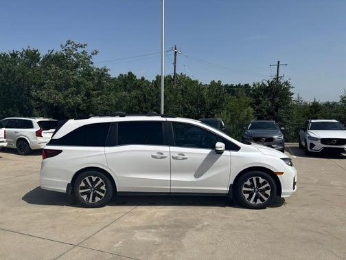 White 2025 Honda Odyssey EX-L