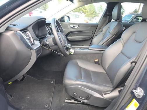 2025 Volvo XC60 B5 AWD