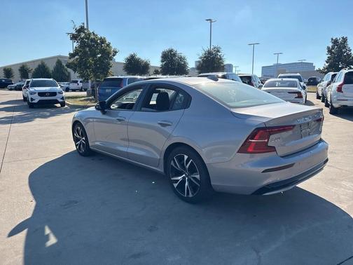 2025 Volvo S60 B5 AWD