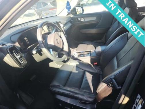 2023 Volvo XC40 B4 Plus Dark Theme