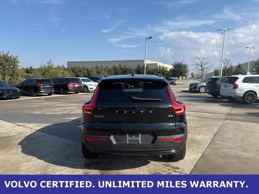 2023 Volvo XC40 Plus Dark Theme