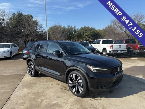 2023 Volvo XC40 Plus Dark Theme