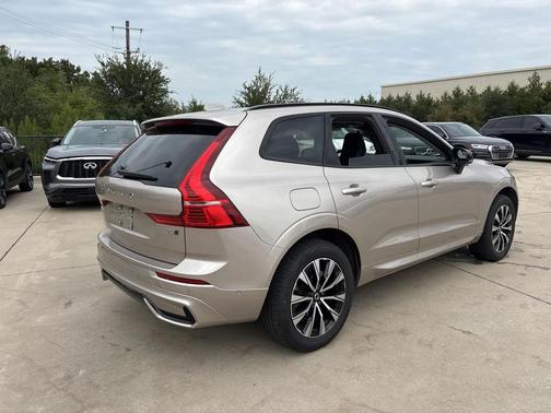 2025 Volvo XC60 B5 Plus