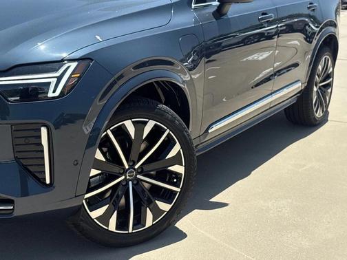 Denim Blue 2026 Volvo XC90 Plug-In Hybrid T8 Ultra 7-Seater