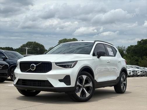 2026 Volvo XC40 B4 Core