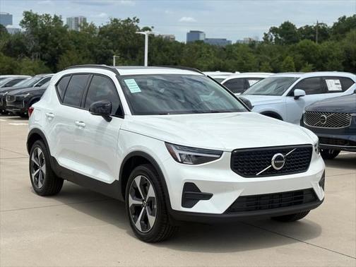 2026 Volvo XC40 B4 Core