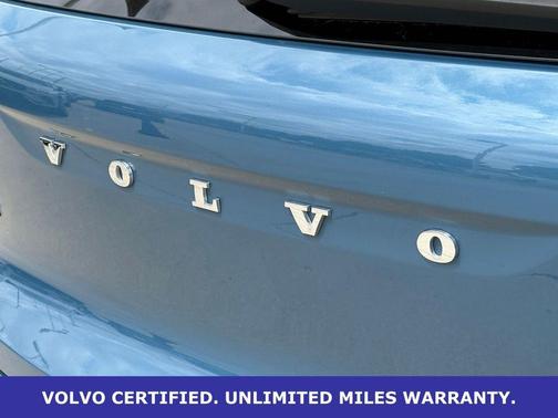 Fjord Blue Metallic 2025 Volvo XC40 B5 Plus Bright Theme