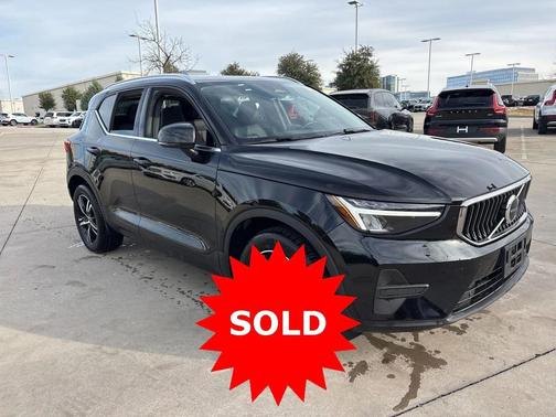 2025 Volvo XC40 B5 AWD