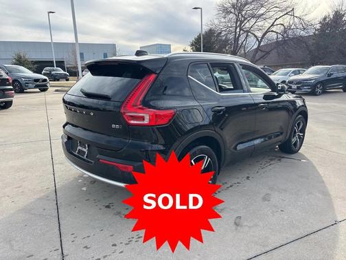 2025 Volvo XC40 B5 AWD