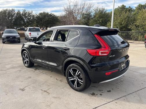 2025 Volvo XC40 B5 AWD