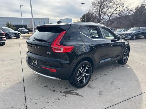 2025 Volvo XC40 B5 AWD