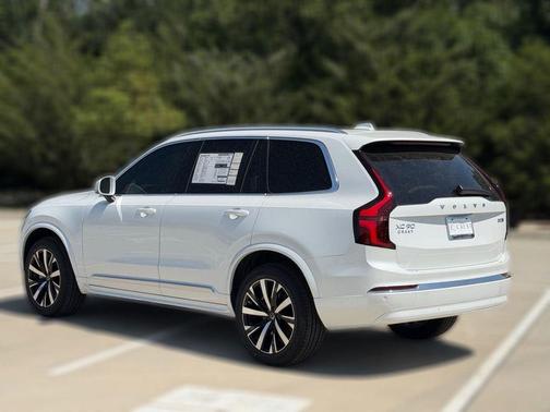 Crystal White 2026 Volvo XC90 B5 Core