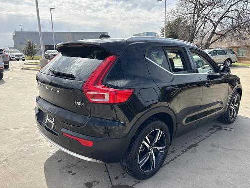 2025 Volvo XC40 B5 AWD